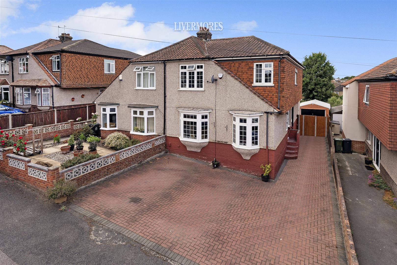 Raeburn Avenue, Dartford